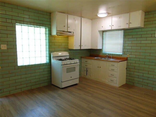 Building Photo - 1701 E 38th St