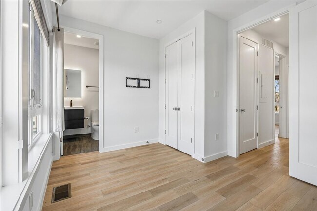 Building Photo - 810 13th St NE