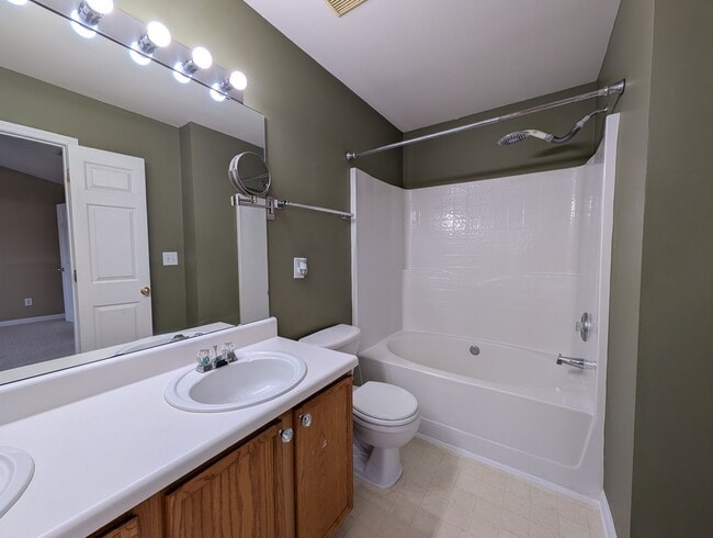 Building Photo - 5122 Brooke Lauren Ln