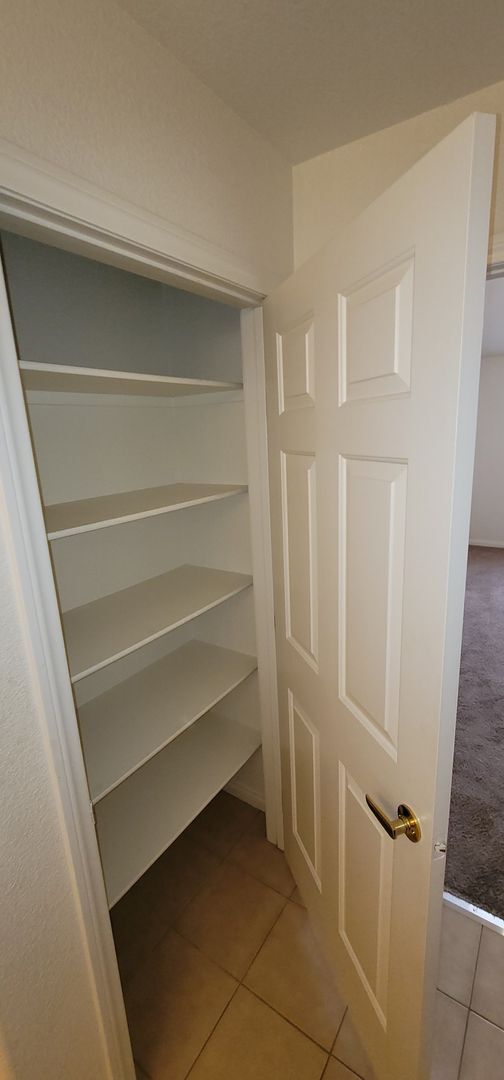 Building Photo - Beautiful Condo in Gated Community with Po...