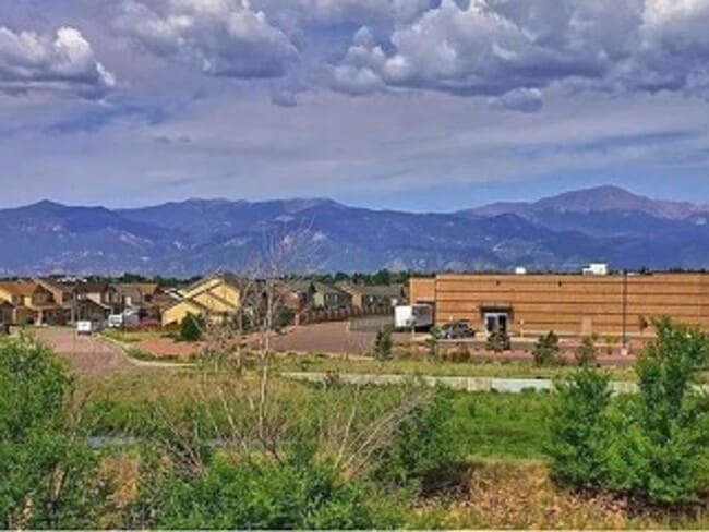 Building Photo - Multi Level Home with Fabulous Mountain Vi...