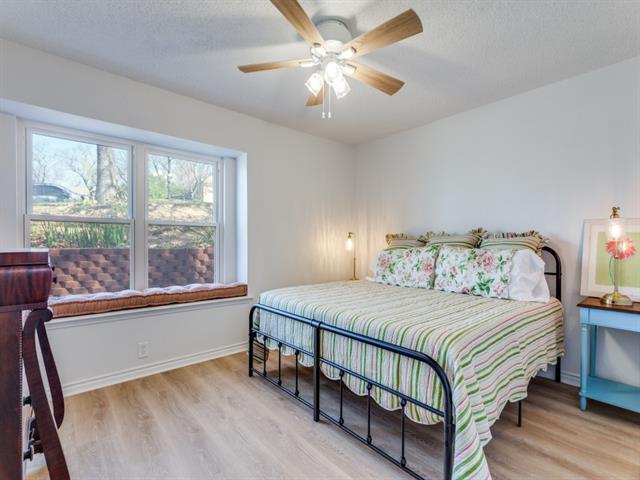 Building Photo - 2310 Oakwood Ln