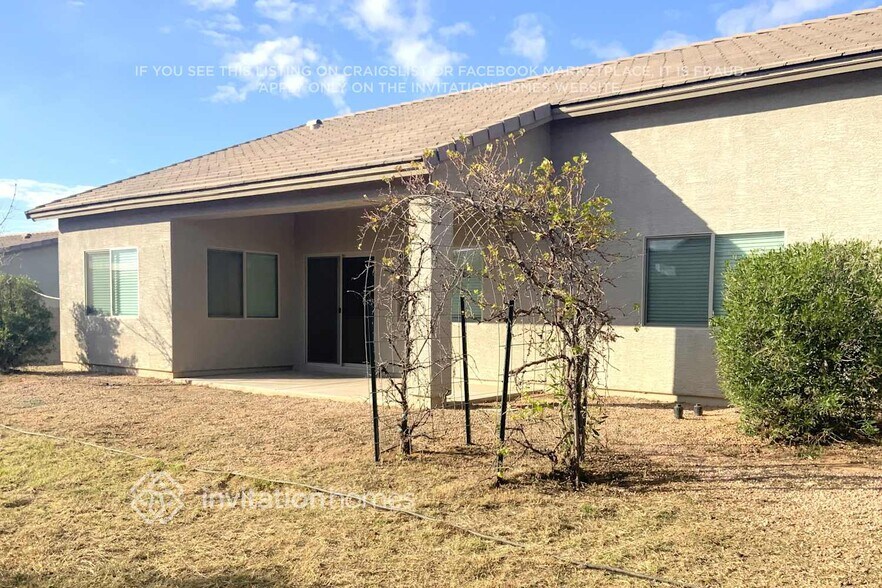 Building Photo - 5541 E Santa Clara Dr