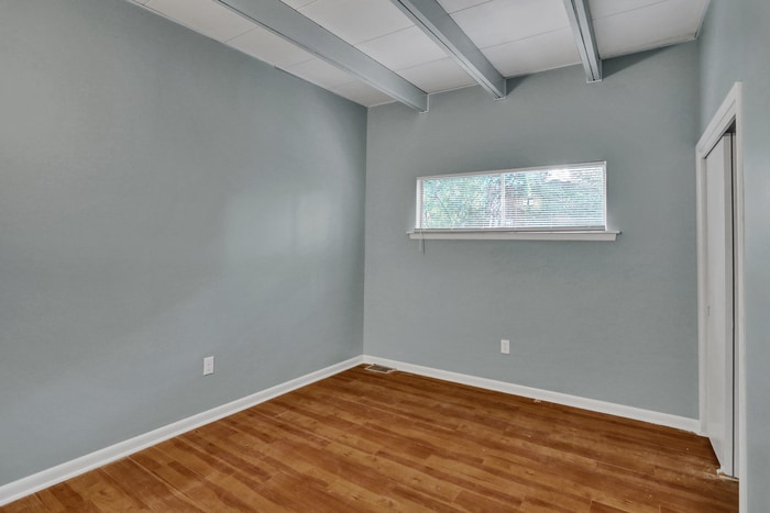 Building Photo - 5365 Jamaica Dr