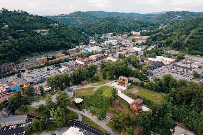 Building Photo - 157 W Holly Ridge Rd