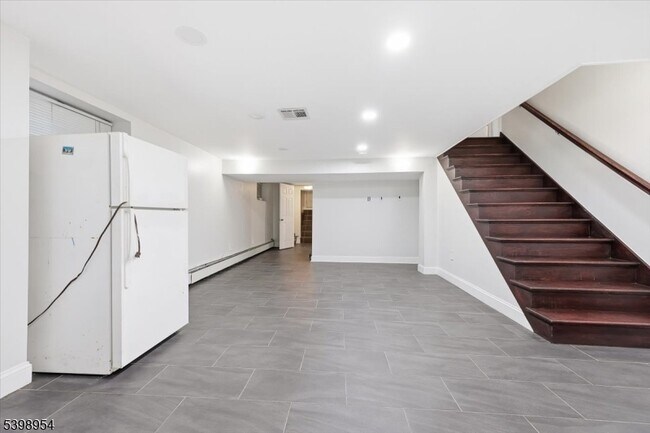 Building Photo - 67 Norwood Ave