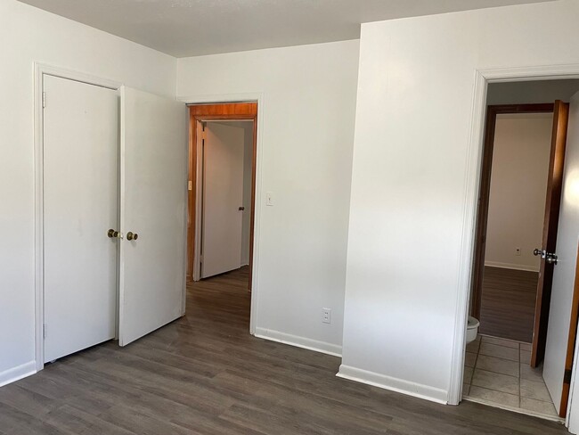 Building Photo - 3/4 BED, 1.5 BATH HOME $1400 MONTH, $1400 ...