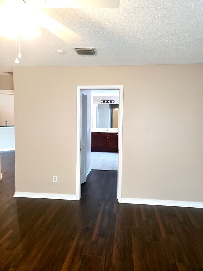 Building Photo - Beautiful home with Swimming Pool in the Hammocks. 4 bedroom 2 bath -Pool lawn service included!!!