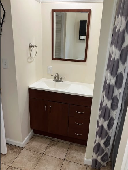 Building Photo - 4854 Rolling Rd