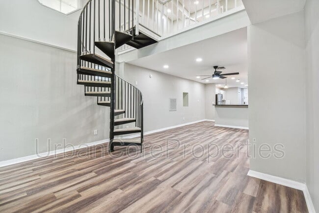 Building Photo - 440 2nd St N