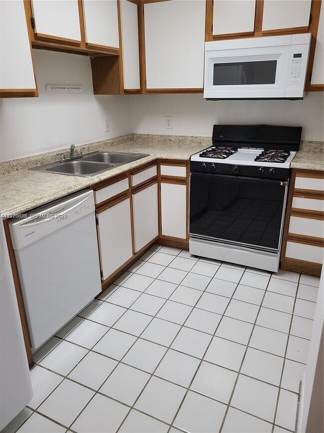 Building Photo - 15325 SW 106th Terrace