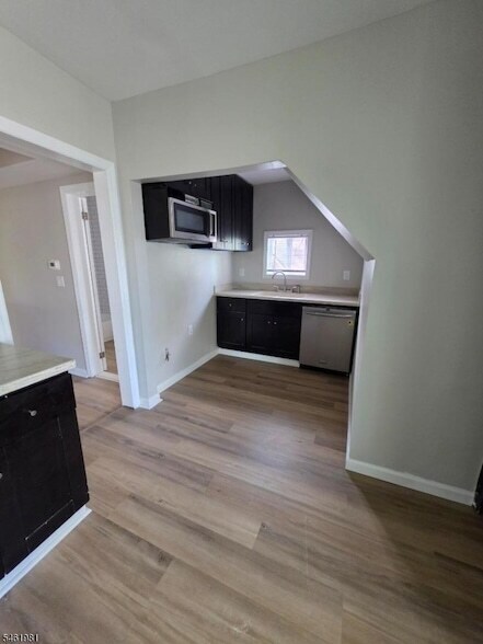 Building Photo - 37 Mapes Ave