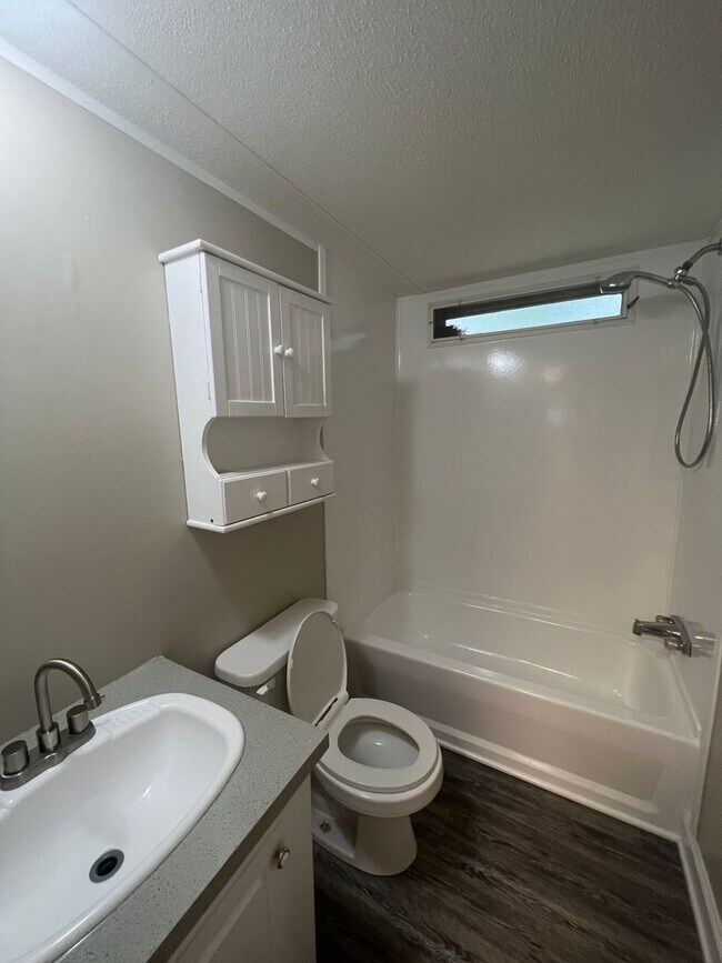 Building Photo - 3 Bedroom/2 Bathroom Modular Home for Rent