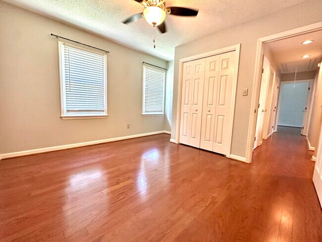 Building Photo - 527 Brandermill Rd