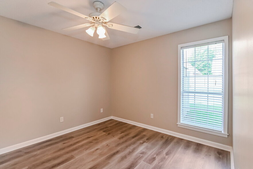 Building Photo - 3123 Quartz Dr