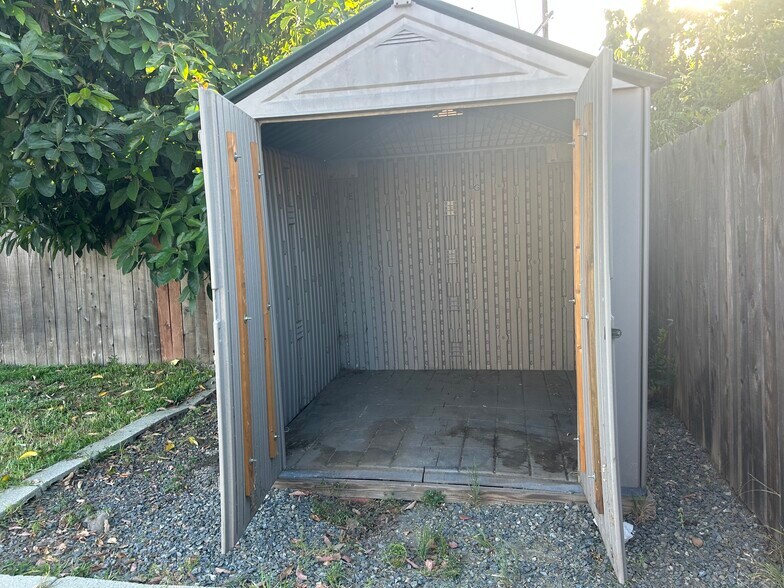 Building Photo - 433 Forestdale Ave