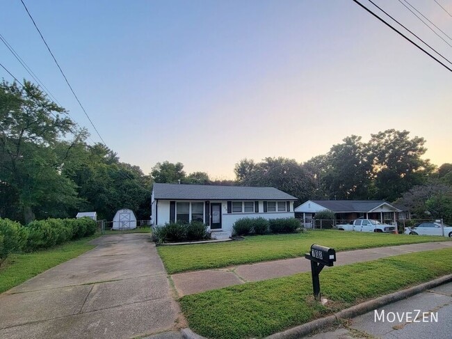 Building Photo - 708 Hadley Rd
