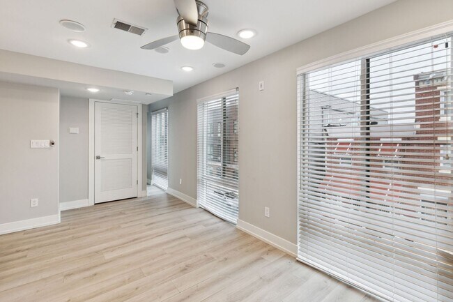 Building Photo - 2408 N Mascher St