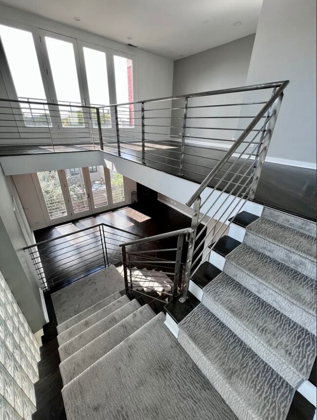 Building Photo - 1622 W Ontario St