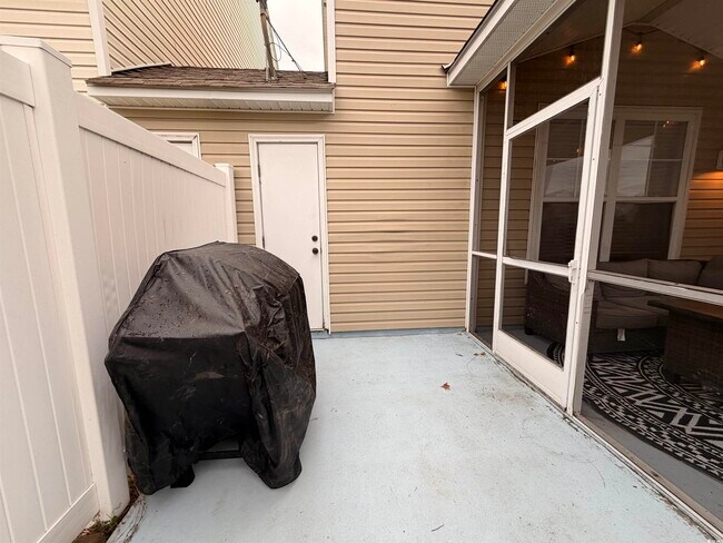 Building Photo - 204 Fulbourn Pl