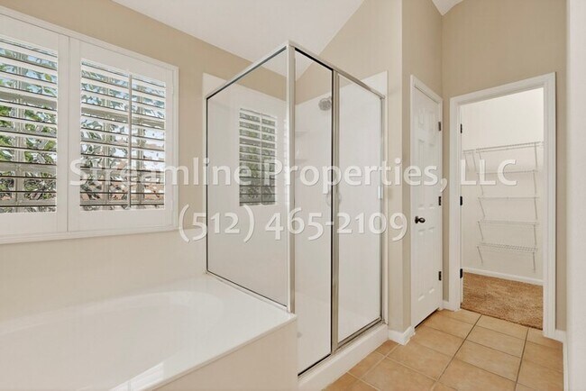 Building Photo - Spacious 4 Bedroom, 2 Bath - Open Layout!