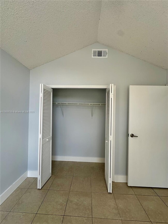 Building Photo - 10295 Hidden Springs Ct