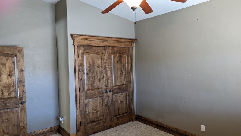 Building Photo - 695 Crystal Dr