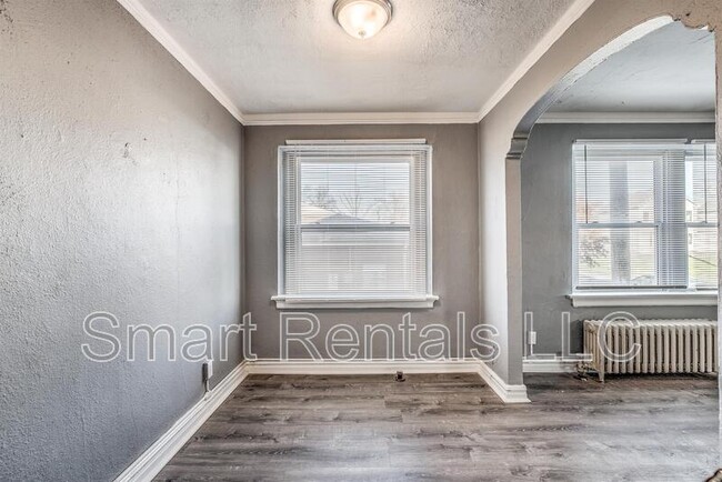 Building Photo - 807 Clara Ave