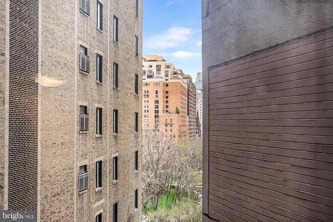 Building Photo - 224 W Rittenhouse Square