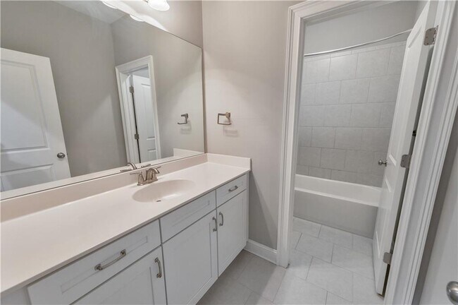 Building Photo - 3287 Artessa Ln NE