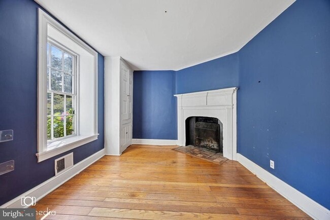 Building Photo - 547 Concord Rd