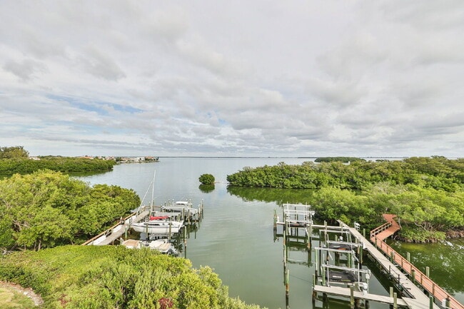 Building Photo - 1593 Pinellas Bayway S