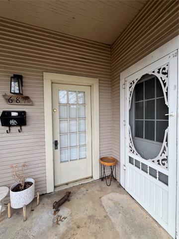 Building Photo - 684 N Graham St