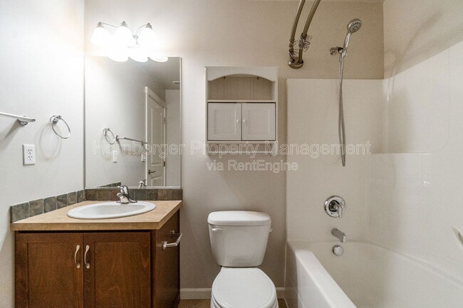 Building Photo - 1807 E Vanetta Ave