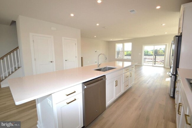 Building Photo - 43795 Middleway Ter