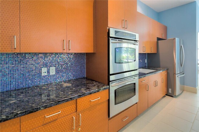 Building Photo - 2000 N Bayshore Dr