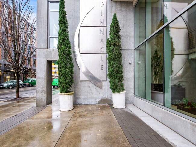 Building Photo - Pinnacle Condominiums - Pearl District ope...