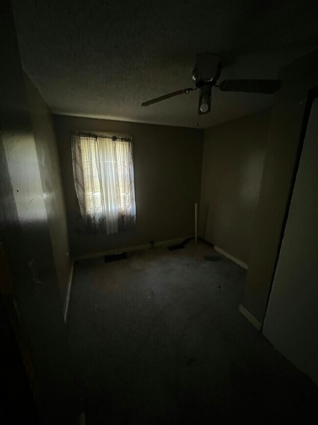 Building Photo - 403 E Division St