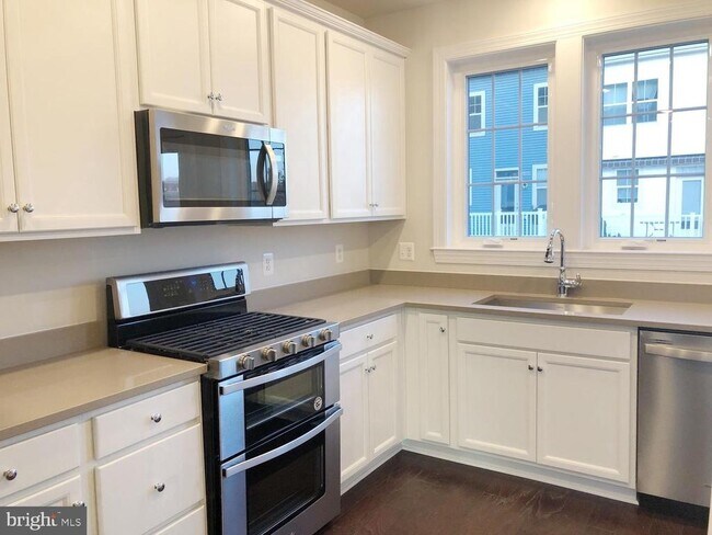 Building Photo - 13003 Martz St