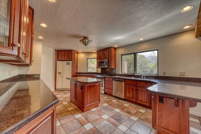 Building Photo - Beauty on Bowstring Drive