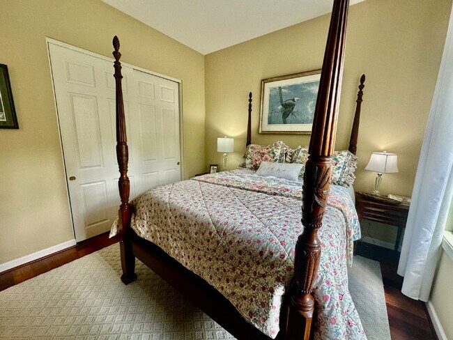 Building Photo - Spacious Beautifully Appointed Two Bedroom...
