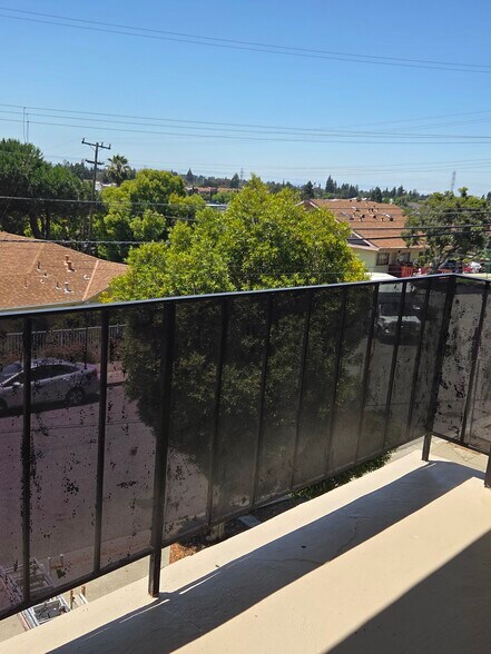 Building Photo - 25684 Spring Dr