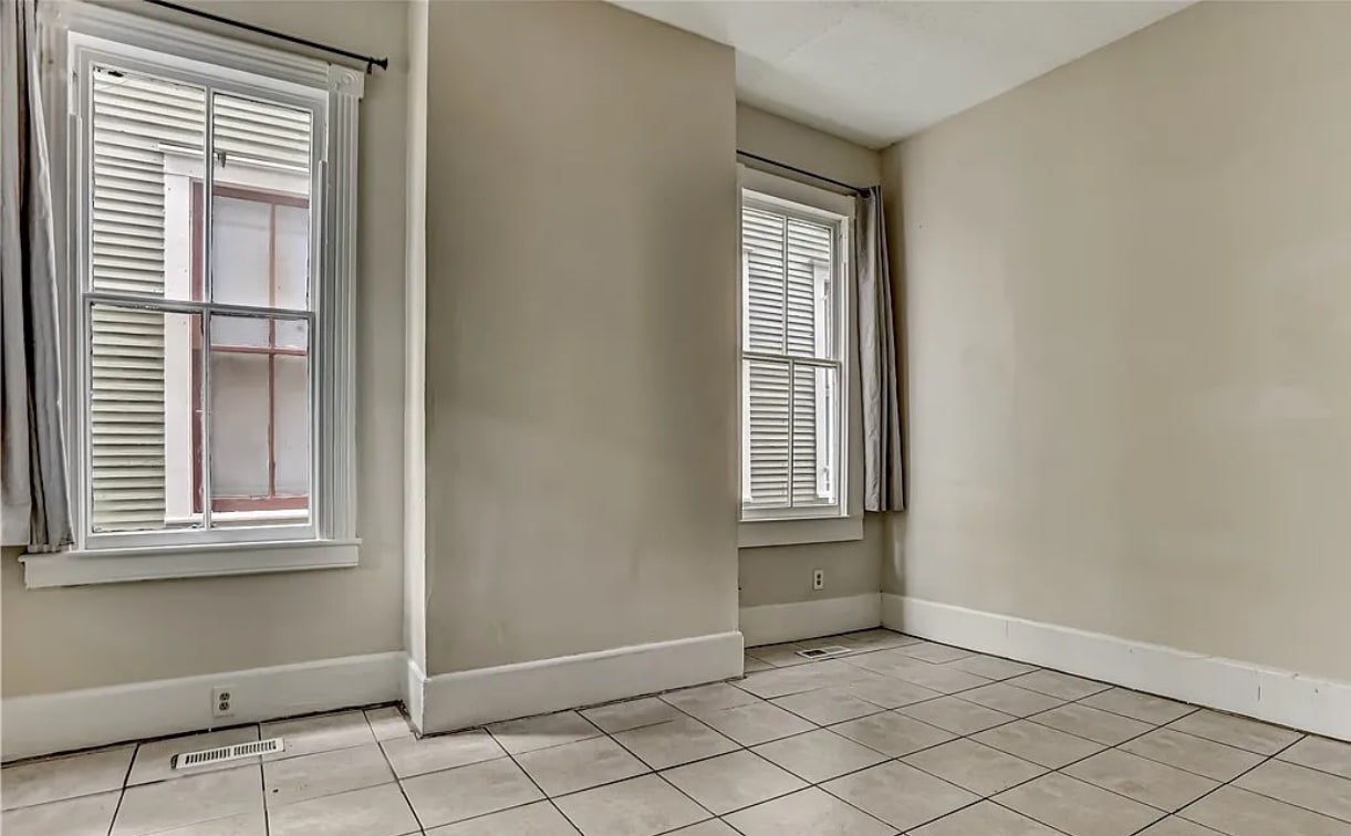 Building Photo - 520 E Waldburg St