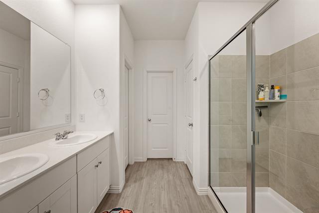 Building Photo - 3200 Willow Ter Ln