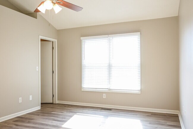 Building Photo - 5347 Dietrich Ave