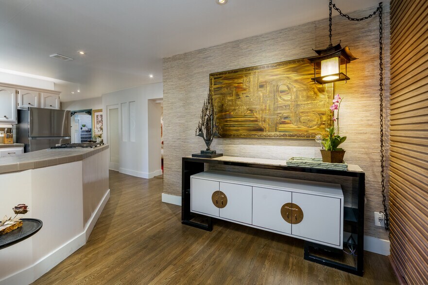 Building Photo - 2066 Glencoe Way