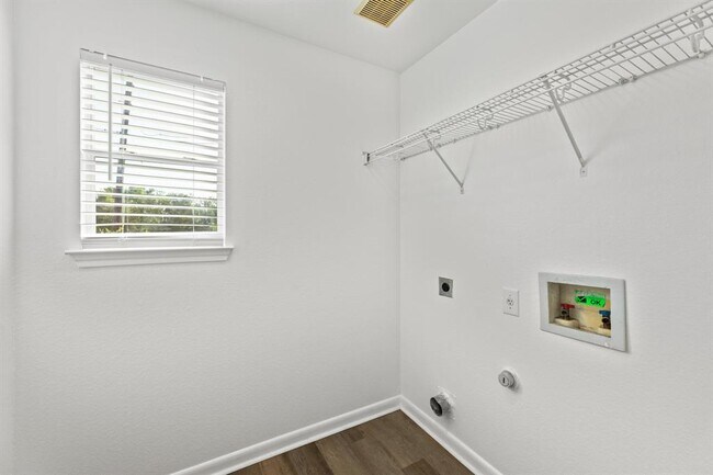 Building Photo - 722 Lavaca Loop