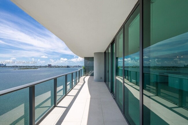 Building Photo - 3131 NE 7th Ave