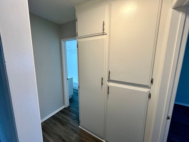 Interior Photo - 18400 Prairie Street