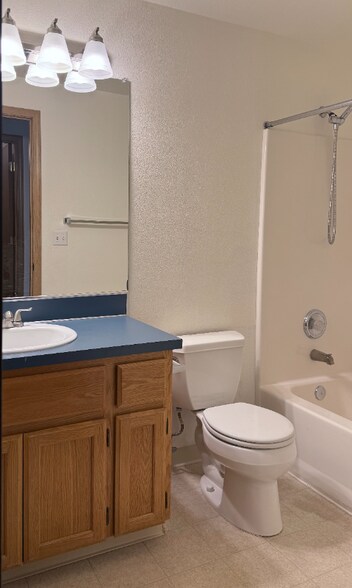 Building Photo - 109 Wilshire Way